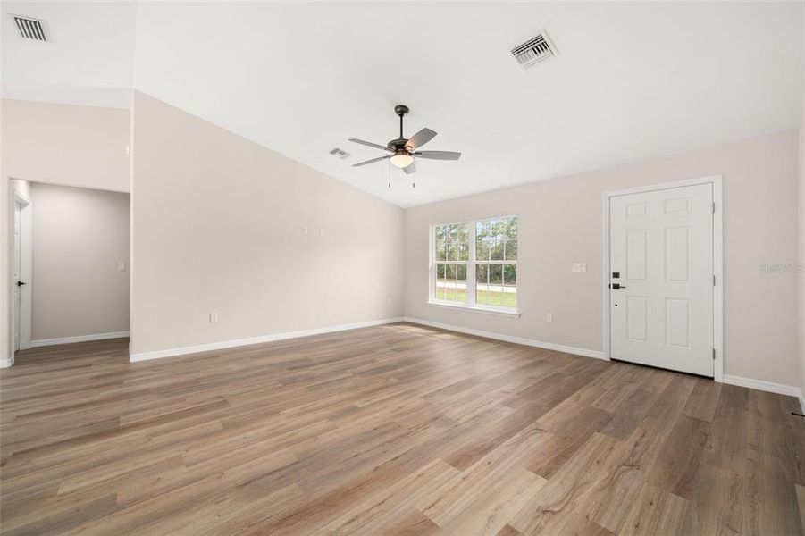Spacious, unfurnished interior of a new home in , Sebring (Image 19).