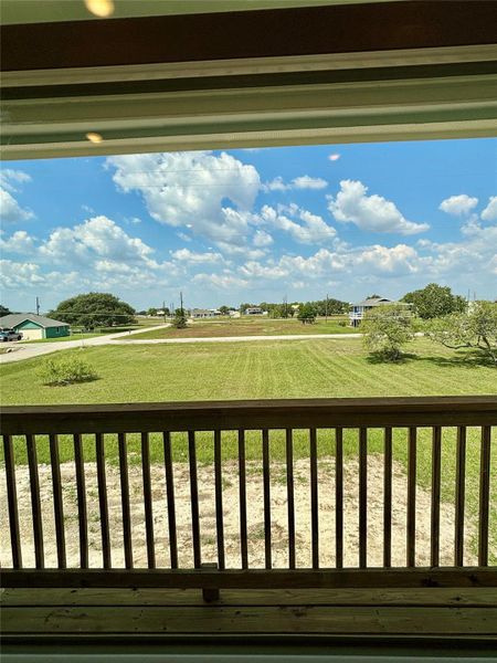 Exterior details and patio area of a home in , Palacios (Image 15).