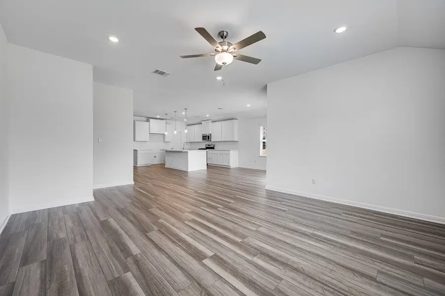 Spacious, unfurnished interior of a new home in Emory Crossing 50s, Hutto (Image 7).