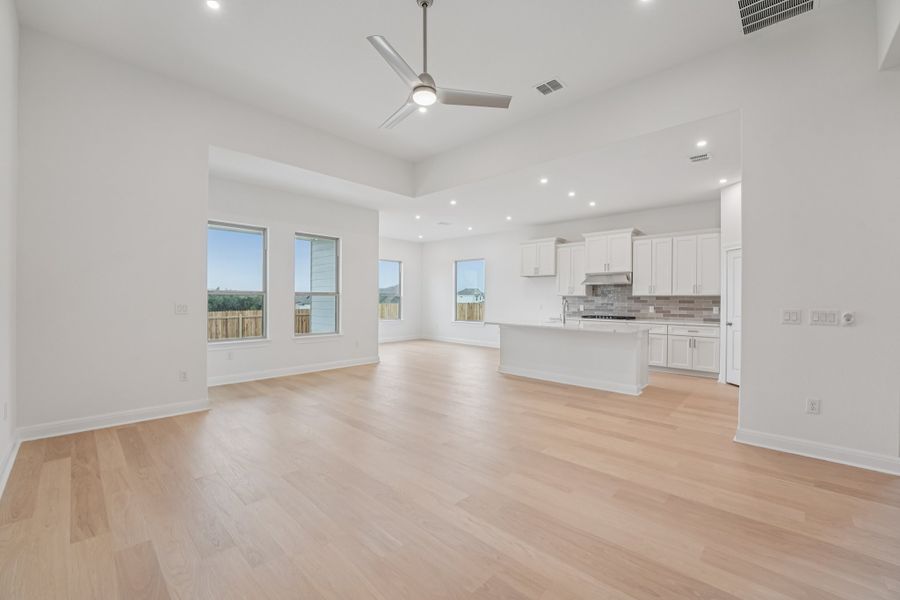 Spacious, unfurnished interior of a new home in Sage Hollow, Kyle (Image 16).