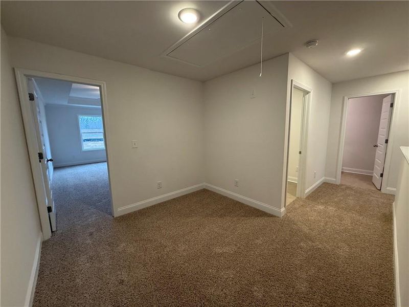 Spacious, unfurnished interior of a new home in , Gainesville (Image 12).