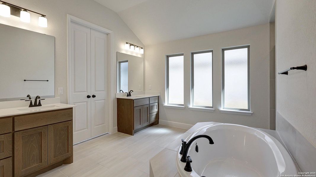 Furnished interior view inside a new home in Ladera 50', San Antonio (Image 11).