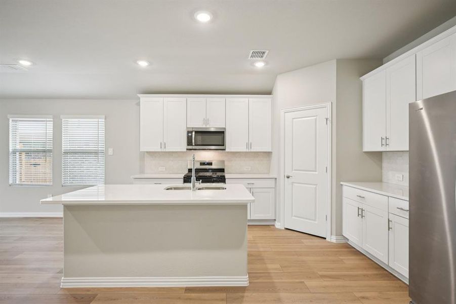 Photo is not of the actual home, but is an inspirational photo of builder’s model home and may depict options, furnishings, and/or decorator features that are not included. Photo is not of the actual home, but is an inspirational photo of builder’s model home and may depict options, furnishings, and/or decorator features that are not included.
