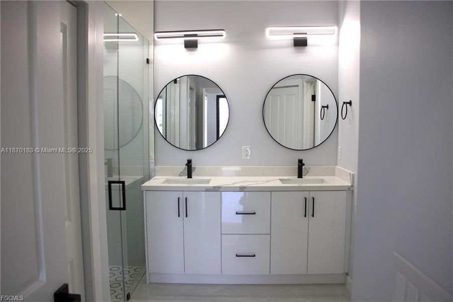 Furnished interior view inside a new home in , Cape Coral (Image 4).