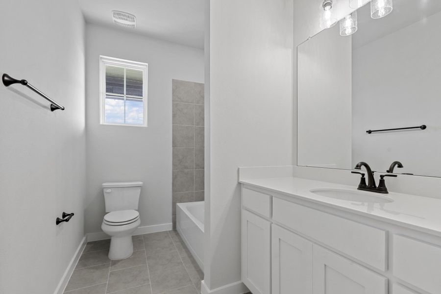 Representative furnished interior of a home built from the Garrison II by Cheldan Homes in Stoneview, Glen Rose (Image 11).