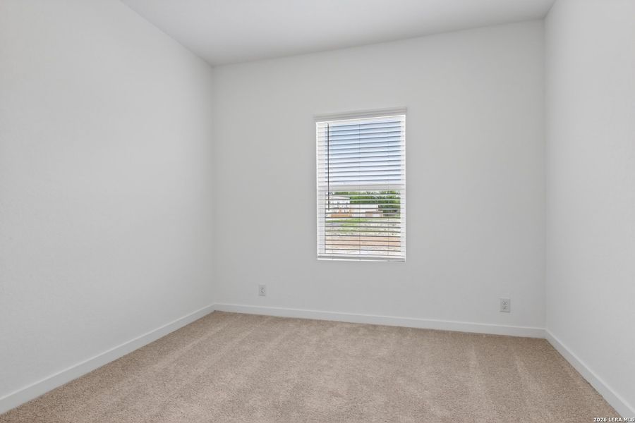 Spacious, unfurnished interior of a new home in Nopal Valley, San Antonio (Image 24).