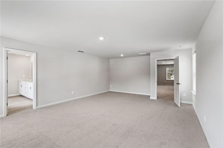 Spacious, unfurnished interior of a new home in Creekside at Oxford Park, Fairburn (Image 33). Spacious, unfurnished interior of a new home in Creekside at Oxford Park, Fairburn (Image 33).