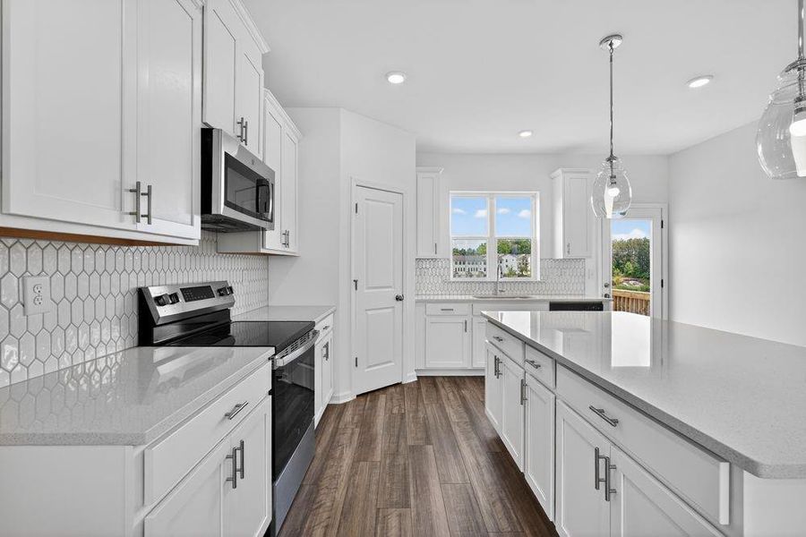 Furnished interior view inside a new home in Rosewood Farm, Lawrenceville (Image 11).