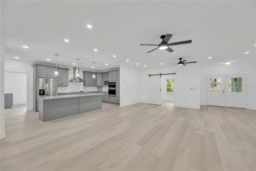 Spacious, unfurnished interior of a new home in , Dade City (Image 46).