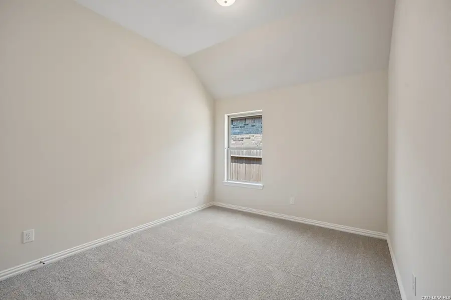 Spacious, unfurnished interior of a new home in Veramendi, New Braunfels (Image 10).
