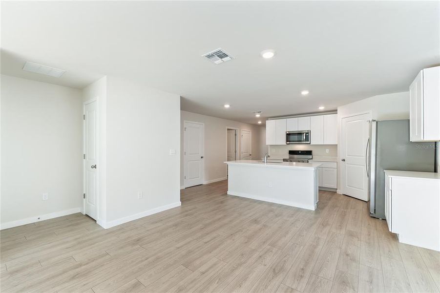 Spacious, unfurnished interior of a new home in Central Parc, North Port (Image 10).