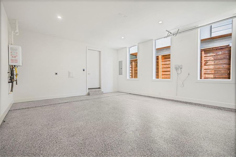 Spacious, unfurnished interior of a new home in , Dallas (Image 29).