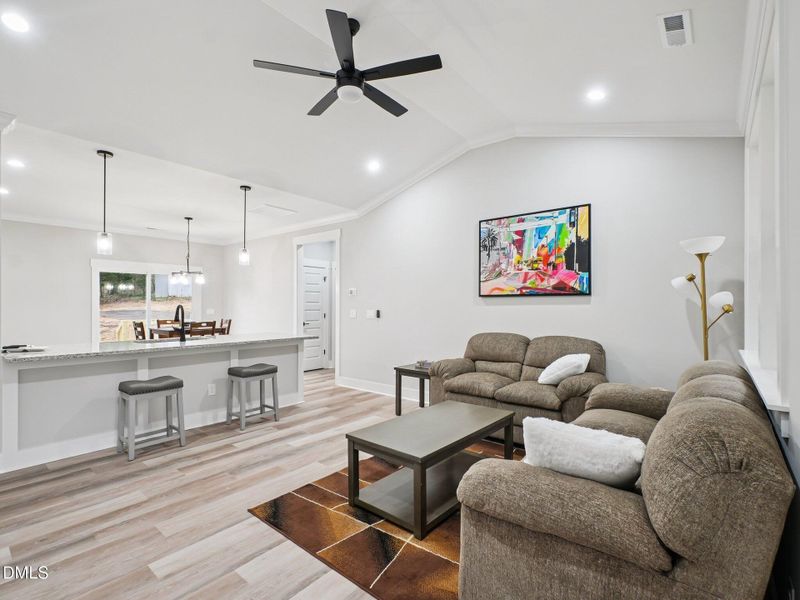 7-web-or-mls-Springdale Dr-S3012-007