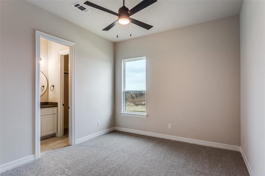 Spacious, unfurnished interior of a new home in , Aledo (Image 27).