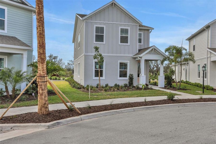 Image 32 of a home in Bungalow Walk at Lakewood Ranch.