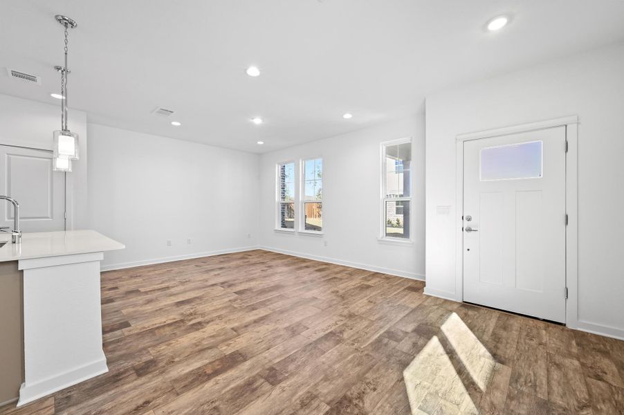 Spacious, unfurnished interior of a new home in , Buda (Image 13).