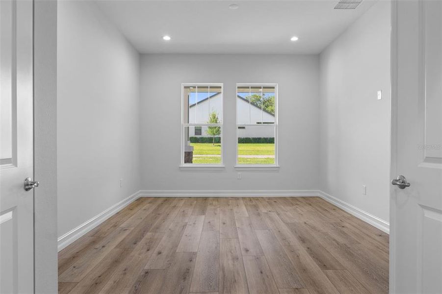 Spacious, unfurnished interior of a new home in Southern Hills Plantation, Brooksville (Image 41).