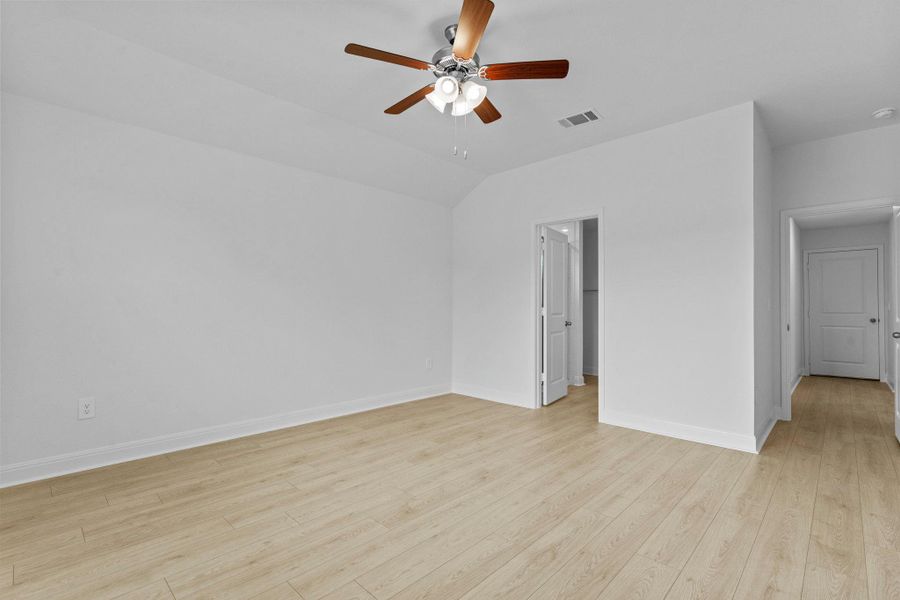 Spacious, unfurnished interior of a new home in Riverview, Georgetown (Image 28).