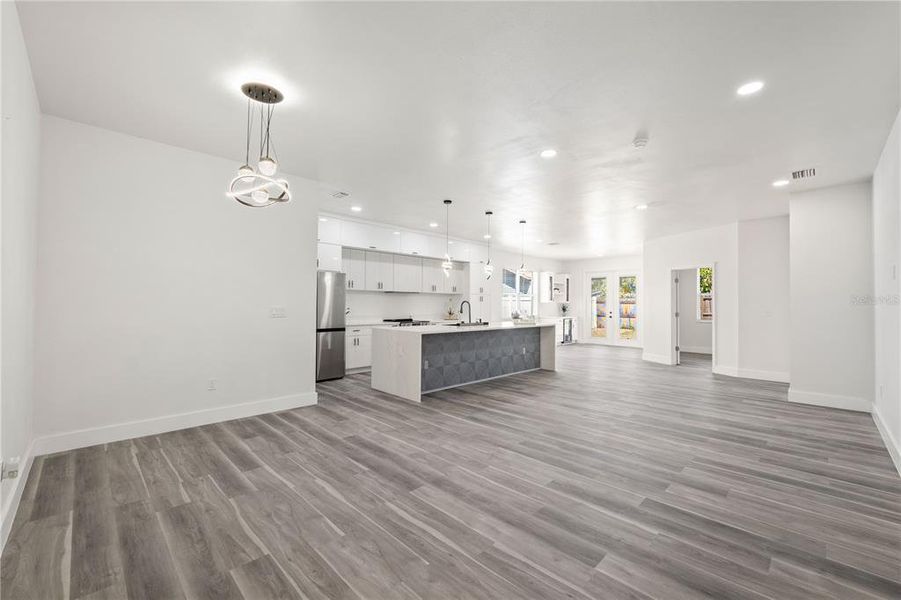 Spacious, unfurnished interior of a new home in , Tampa (Image 20).