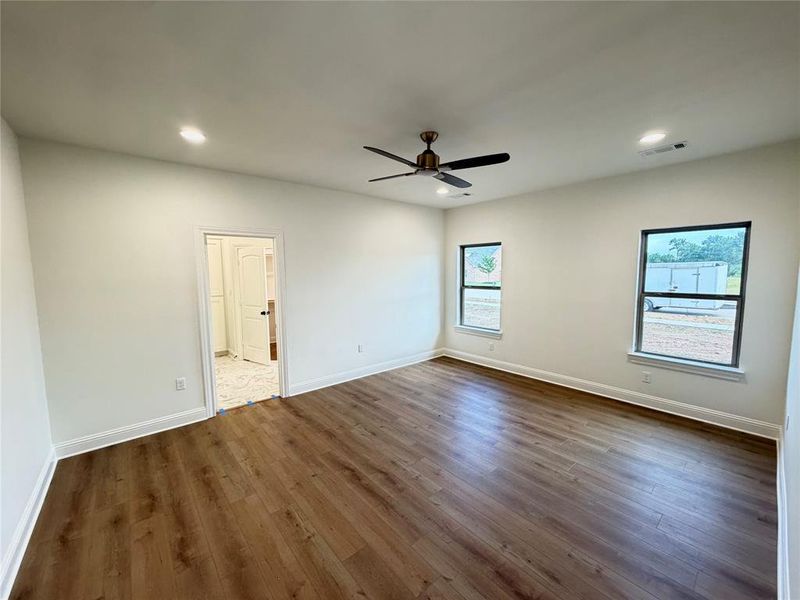 Spacious, unfurnished interior of a new home in , Lindsay (Image 14).