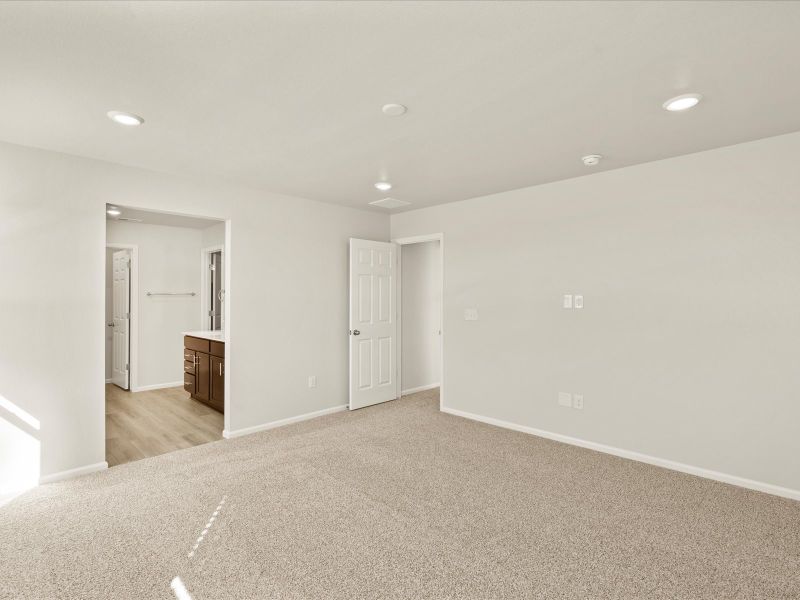 Spacious, unfurnished interior of a new home in Meridian Ranch, Peyton (Image 10).