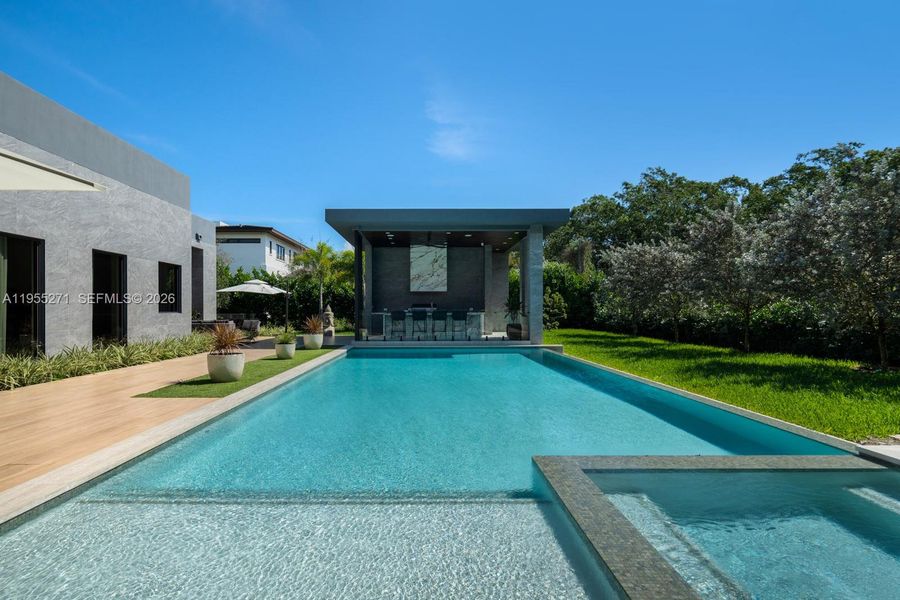 Exterior details and patio area of a home in , Pinecrest (Image 33).