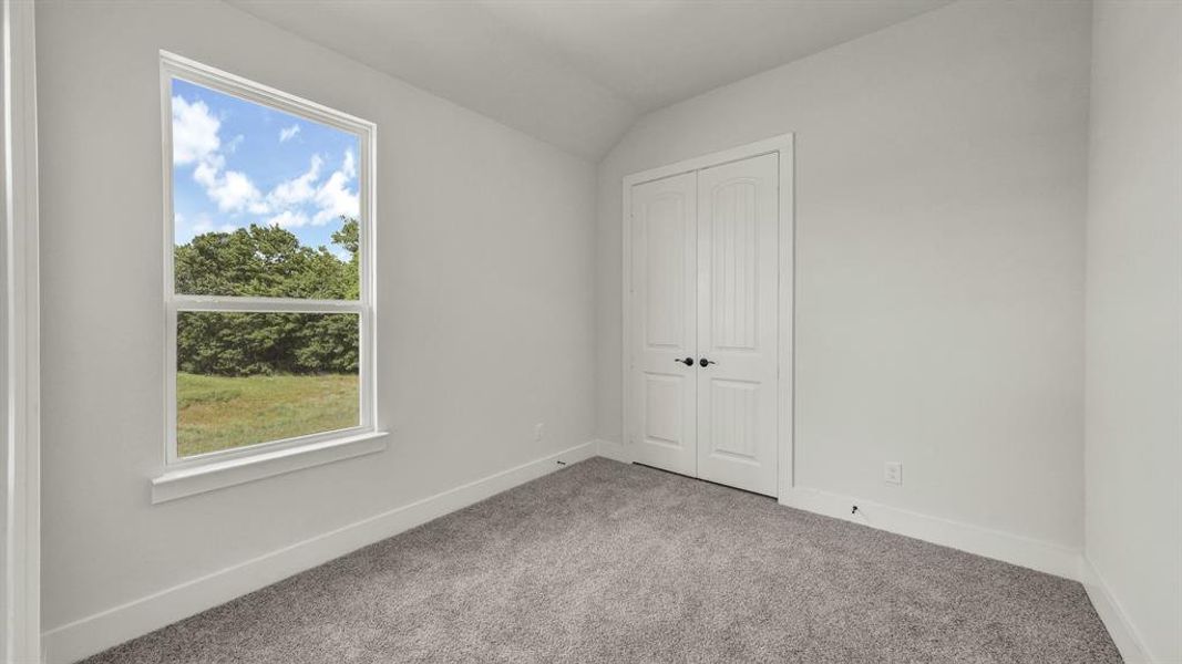 Spacious, unfurnished interior of a new home in Freeman Ranch, Weatherford (Image 30).