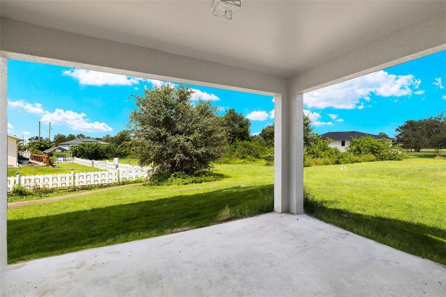 Exterior details and patio area of a home in , Lehigh Acres (Image 4).