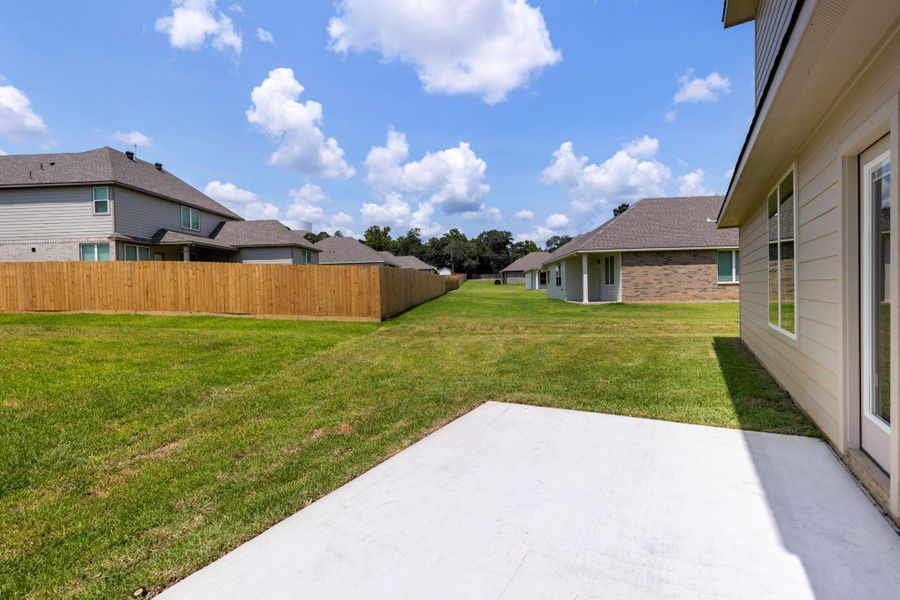 Exterior details and patio area of a home in Spring Lake, Huntsville (Image 27).