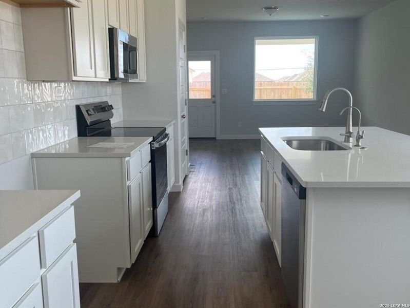 Furnished interior view inside a new home in Highland Ridge, New Braunfels (Image 5).