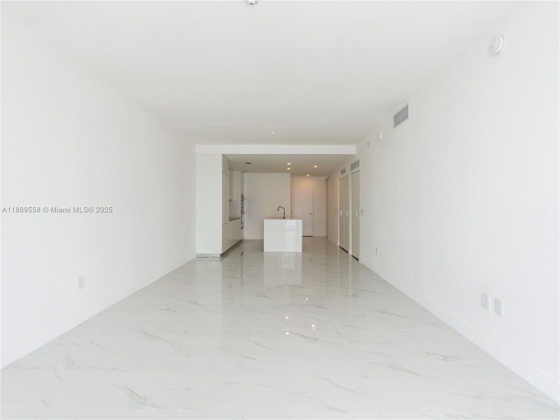 Spacious, unfurnished interior of a new home in Aria Reserve, Miami (Image 23).
