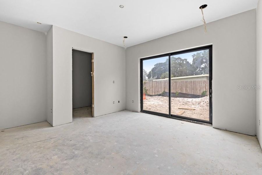 Spacious, unfurnished interior of a new home in , Orlando (Image 12).