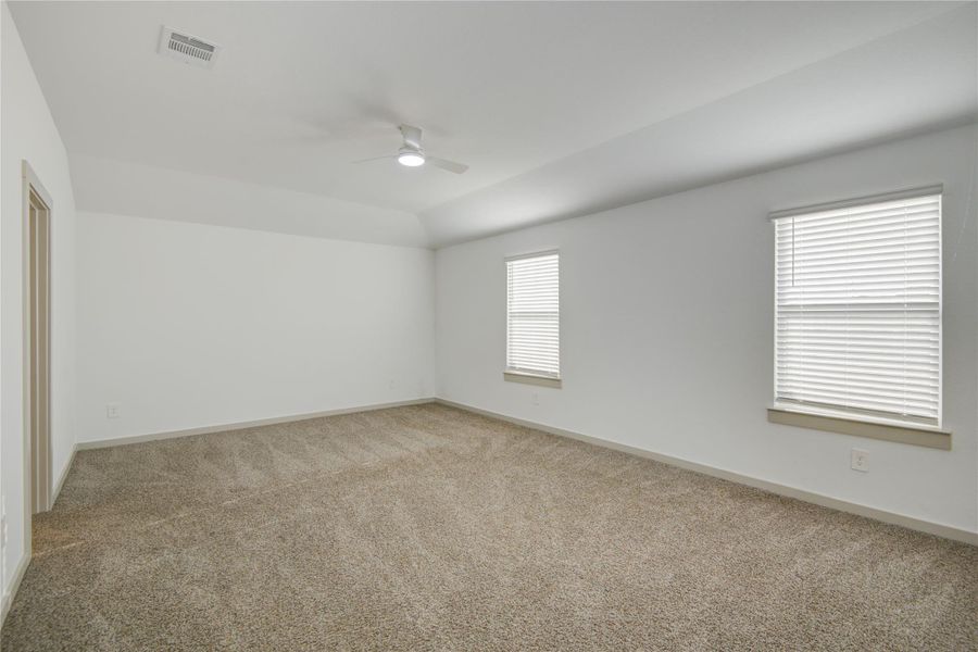 Spacious, unfurnished interior of a new home in , Rosharon (Image 31).