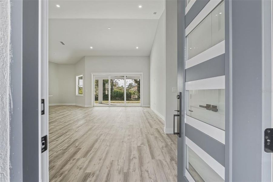 Spacious, unfurnished interior of a new home in , Rotonda West (Image 44).