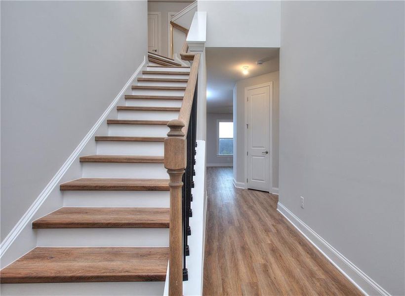 Spacious, unfurnished interior of a new home in , Homer (Image 27).
