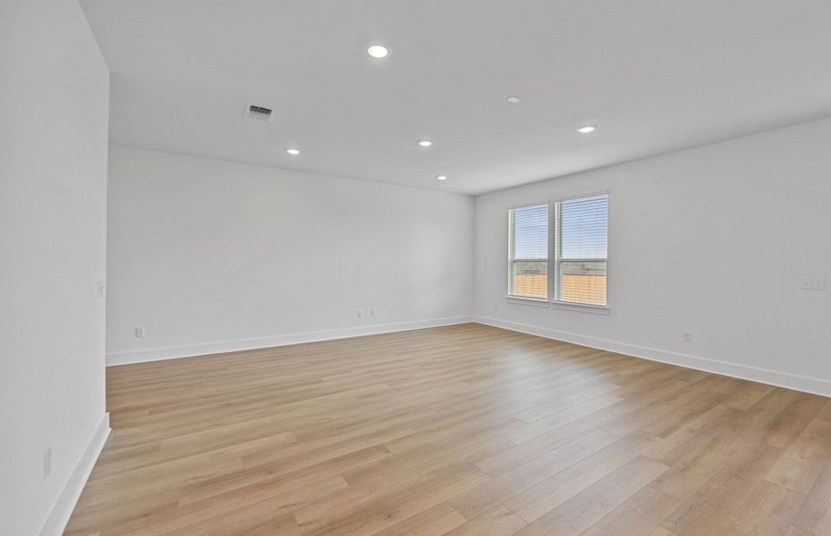 Spacious, unfurnished interior of a new home in Crosswinds, Kyle (Image 21).