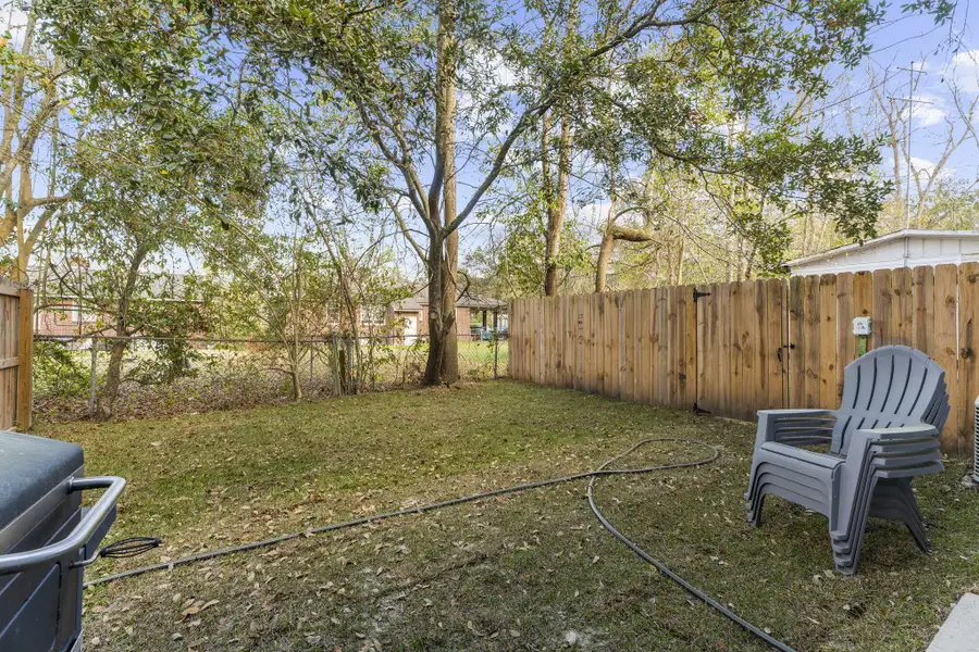 Exterior details and patio area of a home in , Hanahan (Image 3).