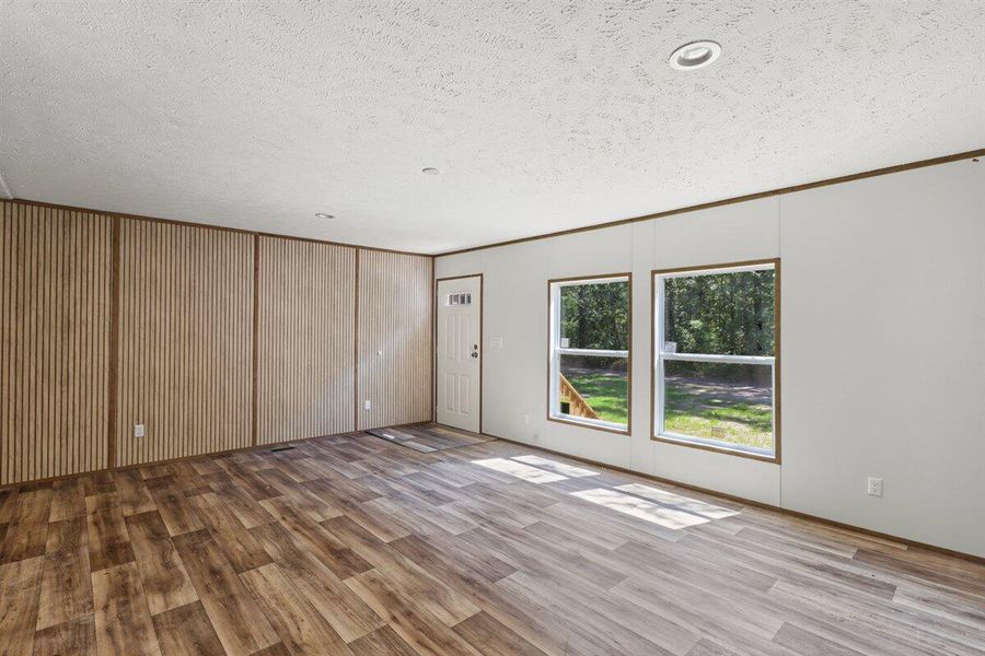 Spacious, unfurnished interior of a new home in , Cordesville (Image 25).