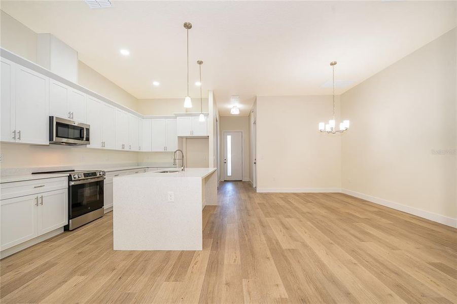 Spacious, unfurnished interior of a new home in , Casselberry (Image 17).