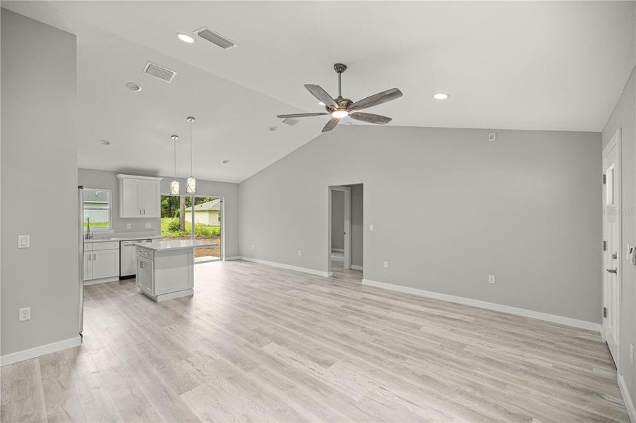 Spacious, unfurnished interior of a new home in , Ocala (Image 11).