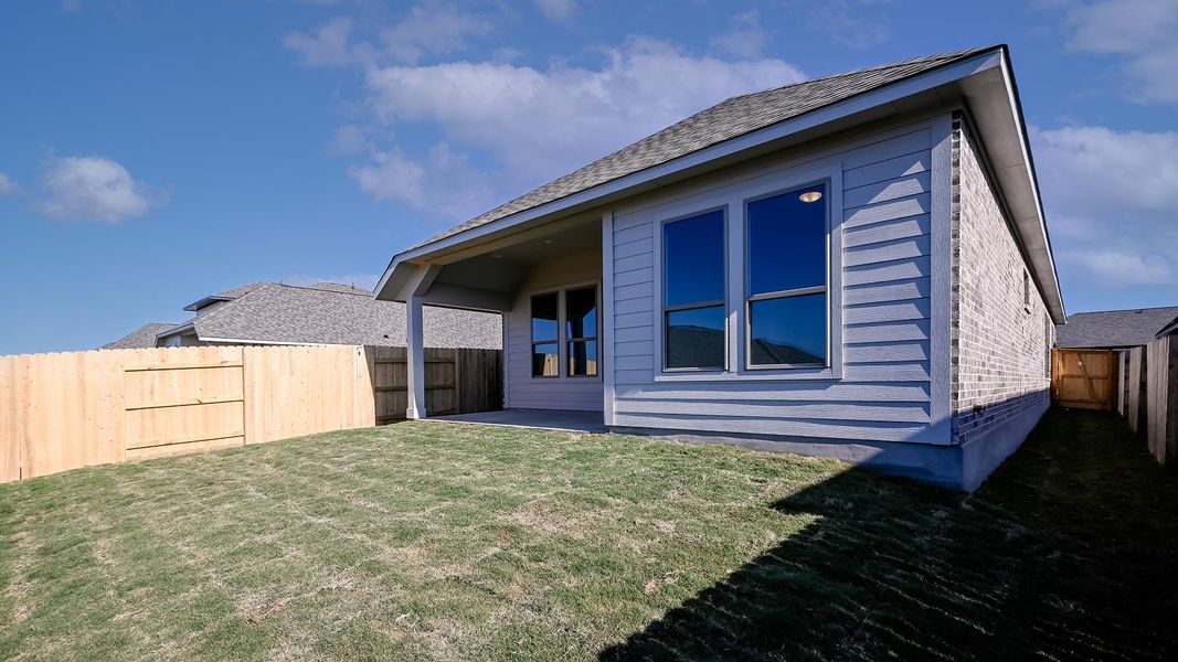Exterior details and patio area of a home in Crosswinds 40', Kyle (Image 16).
