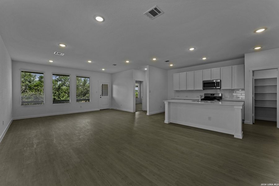 Spacious, unfurnished interior of a new home in Waterwheel, San Antonio (Image 26).