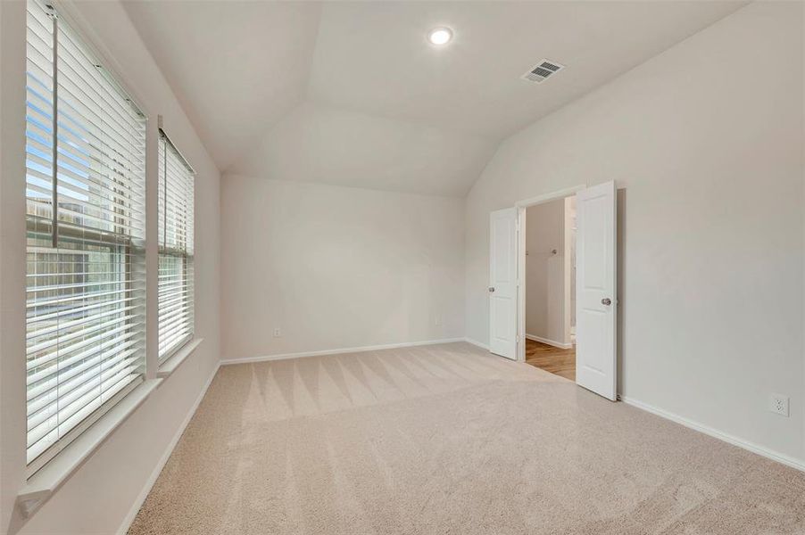 Spacious, unfurnished interior of a new home in ValleyBrooke, Mesquite (Image 35).
