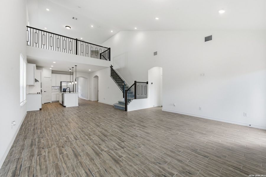 Spacious, unfurnished interior of a new home in Horizon Ridge, San Antonio (Image 14).