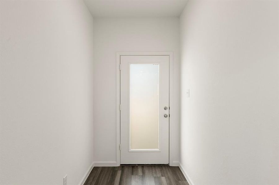 04. 501 Merced - Entry