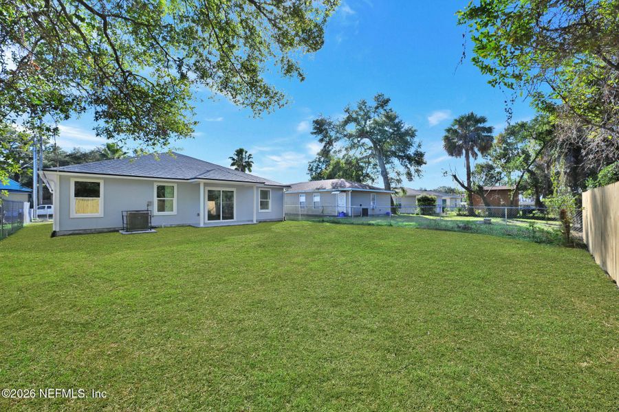 Exterior details and patio area of a home in , Jacksonville (Image 20).