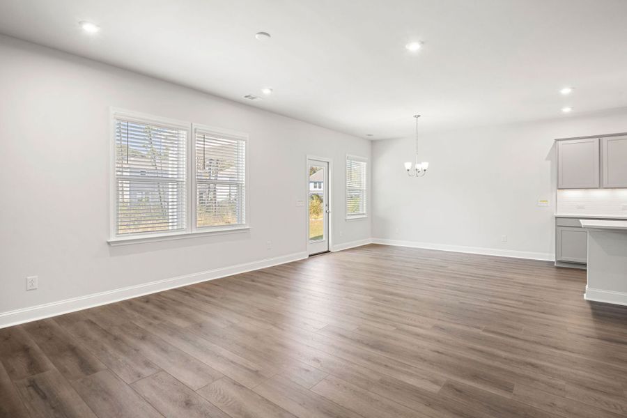 Spacious, unfurnished interior of a new home in Waterways, Richmond Hill (Image 20).
