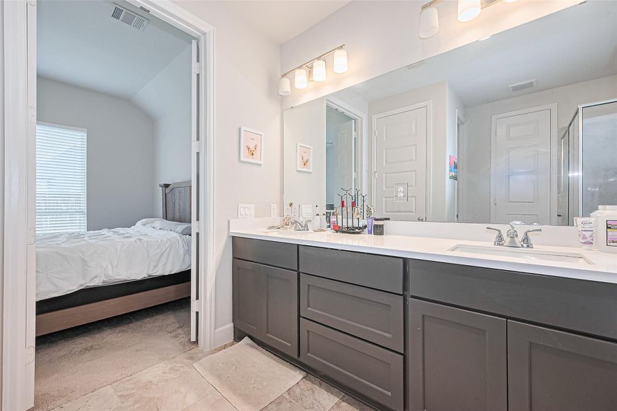 Image 43 of a home in Cane Island 50'.