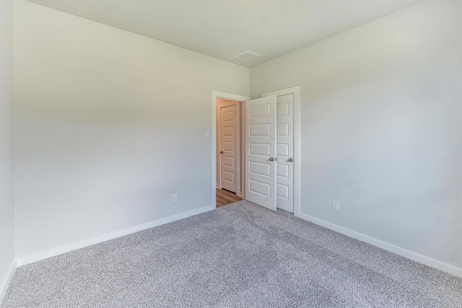 Spacious, unfurnished interior of a new home in Deer Pines, Conroe (Image 37).