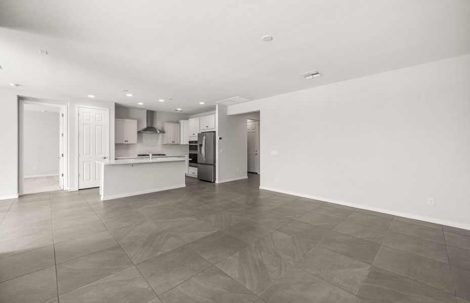 Spacious, unfurnished interior of a new home in Blossom Rock, Apache Junction (Image 16).